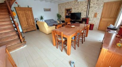 Maison 4 pièces de 146 m² à Saint-Vivien (24230)