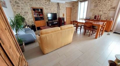 House 4 rooms of 146 m² in Saint-Vivien (24230)