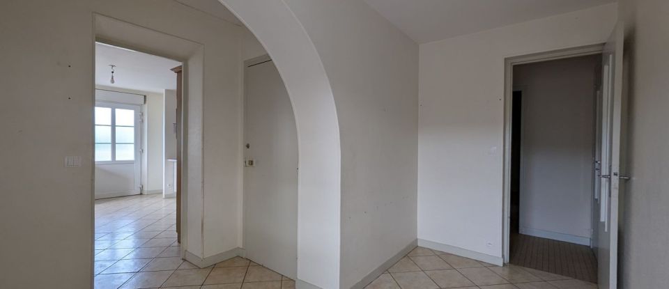 House 5 rooms of 130 m² in Blesmes (02400)