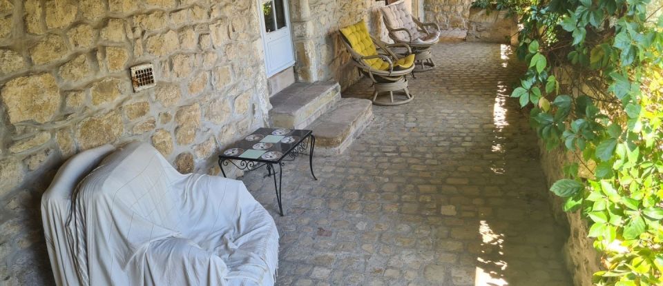 Maison 7 pièces de 213 m² à Saint-Mamert-du-Gard (30730)