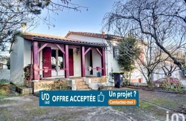House 5 rooms of 107 m² in Soyaux (16800)
