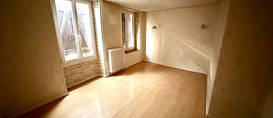 House 5 rooms of 105 m² in Saint-Gaultier (36800)