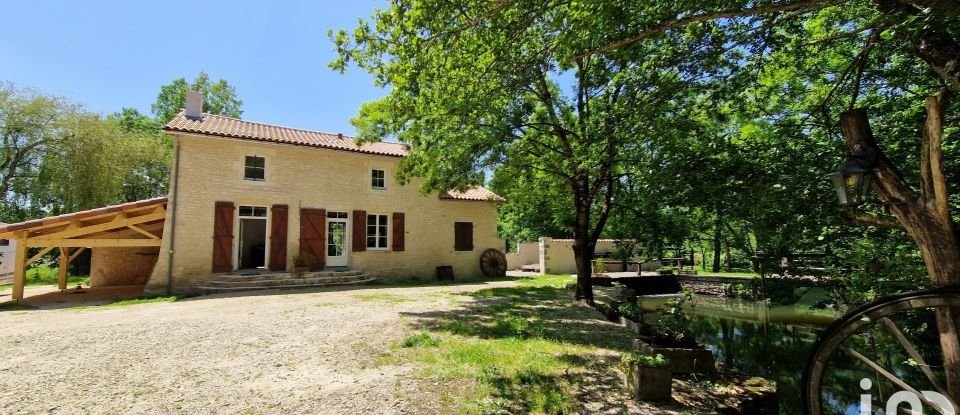 House 5 rooms of 131 m² in Lizant (86400)