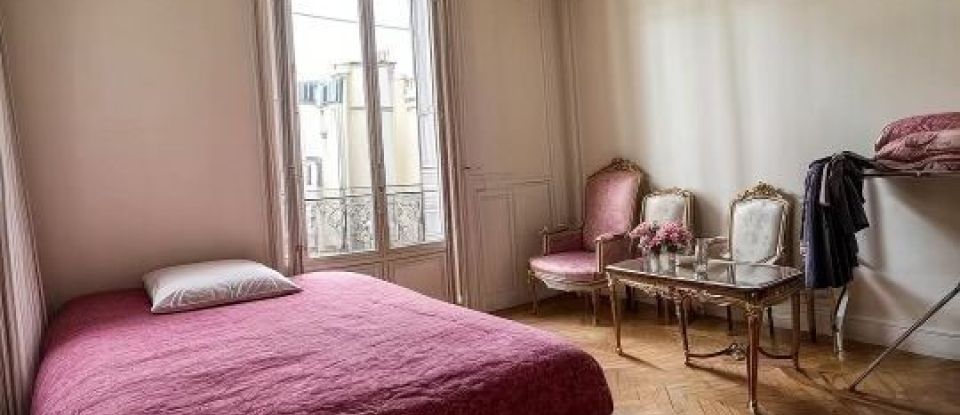 House 6 rooms of 127 m² in Versailles (78000)