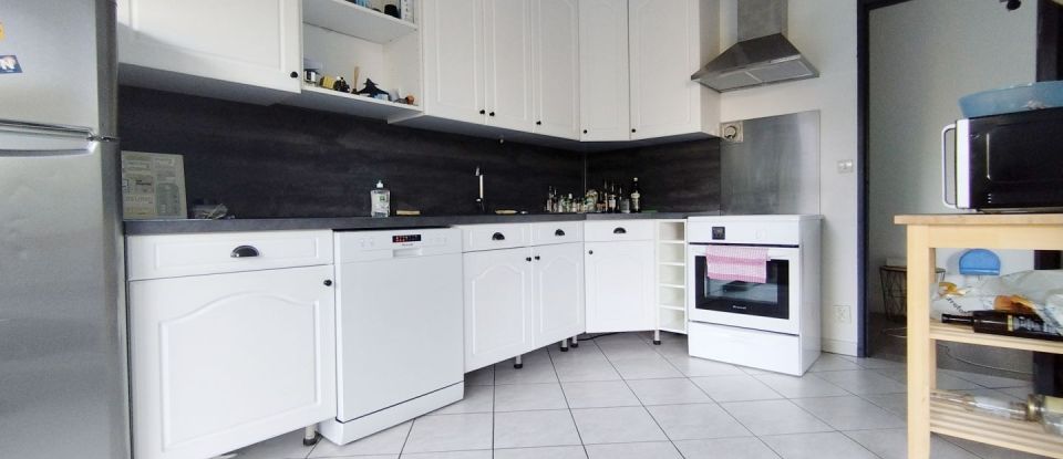 Apartment 3 rooms of 67 m² in Les Ulis (91940)