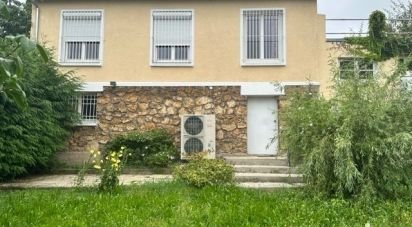 House 6 rooms of 131 m² in Fontenay-sous-Bois (94120)