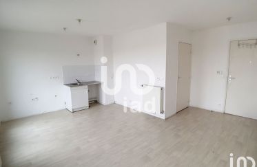 Apartment 1 room of 25 m² in Stains (93240)