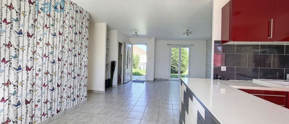 House 5 rooms of 90 m² in Villefranche-d'Allier (03430)