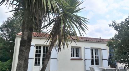 Traditional house 5 rooms of 110 m² in Corme-Royal (17600)