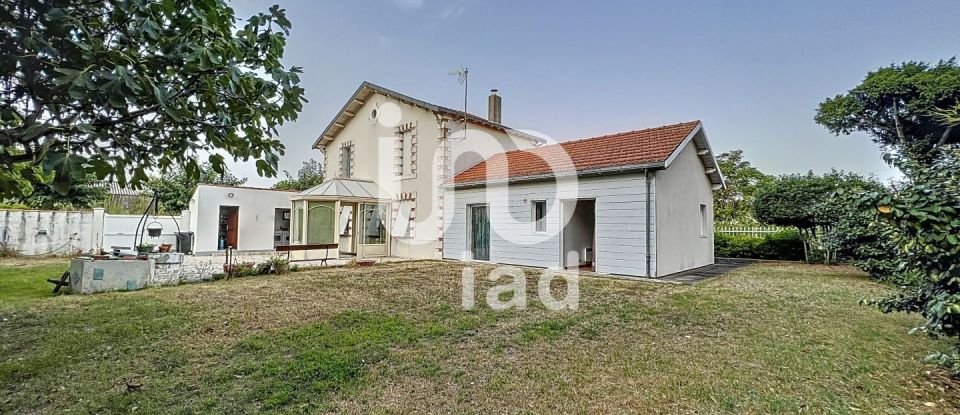 House 6 rooms of 140 m² in Châtelaillon-Plage (17340)
