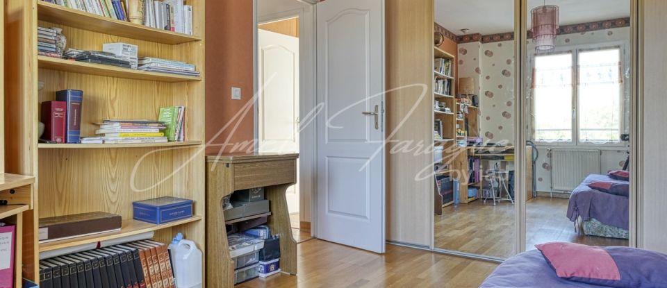 House 7 rooms of 170 m² in Colombes (92700)
