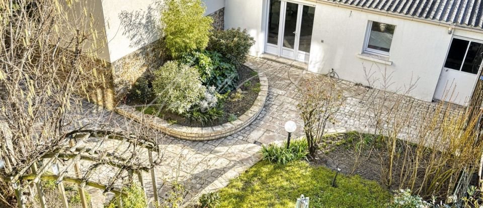 House 7 rooms of 170 m² in Colombes (92700)