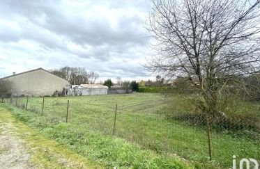 Land of 1,680 m² in Salles-d'Angles (16130)