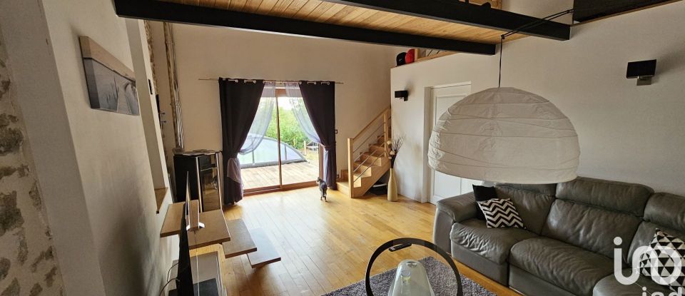 House 6 rooms of 176 m² in Buxières-sous-Montaigut (63700)