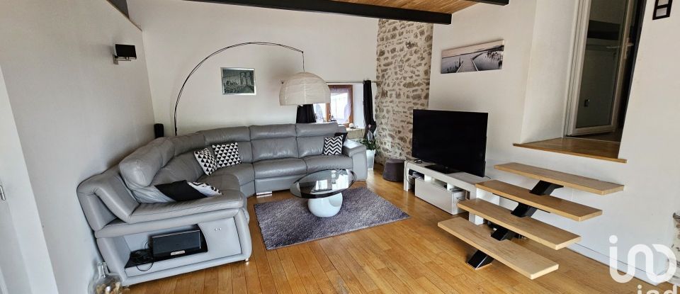 Maison 6 pièces de 176 m² à Buxières-sous-Montaigut (63700)