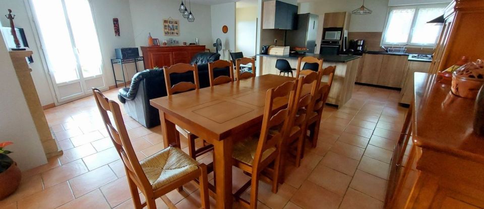 House 6 rooms of 138 m² in Tayac (33570)