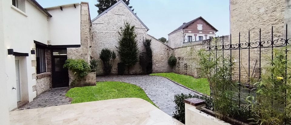 House 8 rooms of 169 m² in Compiègne (60200)
