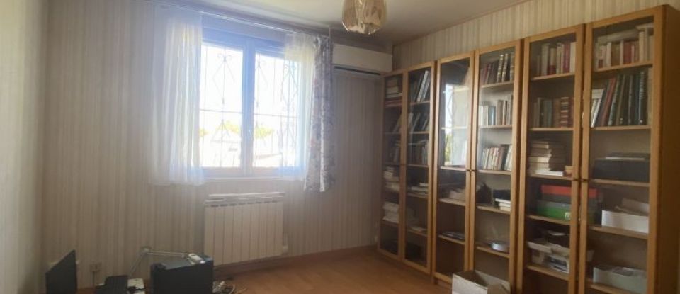 House 8 rooms of 185 m² in Bourges (18000)