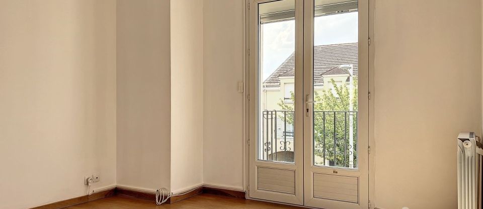 House 5 rooms of 92 m² in Chanteloup-les-Vignes (78570)