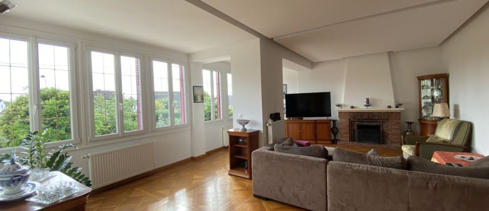 House 10 rooms of 240 m² in Pringy (77310)