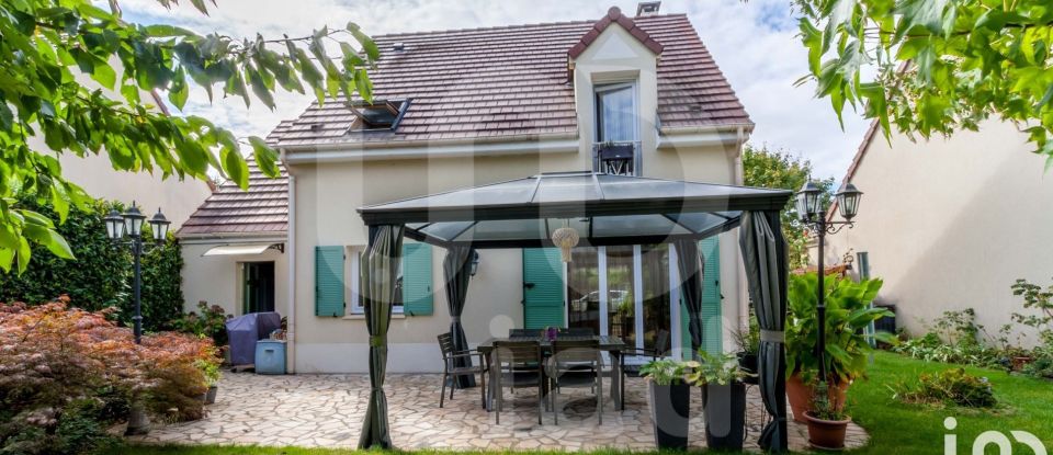 House 5 rooms of 105 m² in Lieusaint (77127)