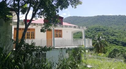 House 10 rooms of 225 m² in Bouillante (97125)