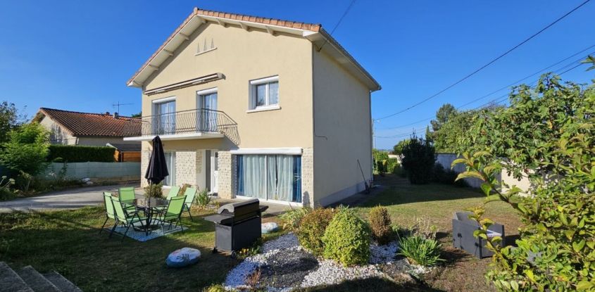 House 7 rooms of 122 m² in Ruelle-sur-Touvre (16600)