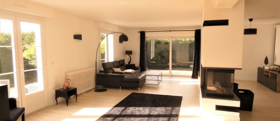 House 7 rooms of 225 m² in Beynes (78650)