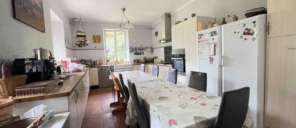 House 8 rooms of 243 m² in Hommes (37340)