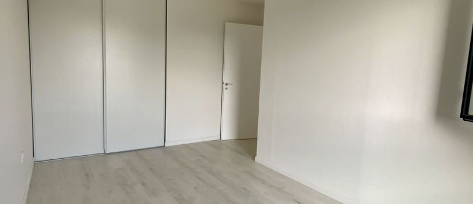 Duplex 4 rooms of 83 m² in Massy (91300)
