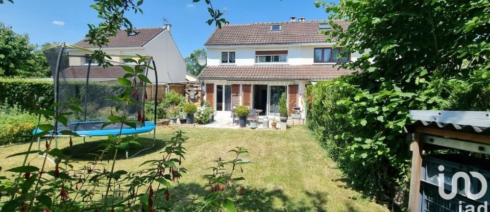 House 6 rooms of 95 m² in Courcouronnes (91080)