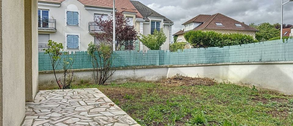 House 5 rooms of 101 m² in Chanteloup-les-Vignes (78570)