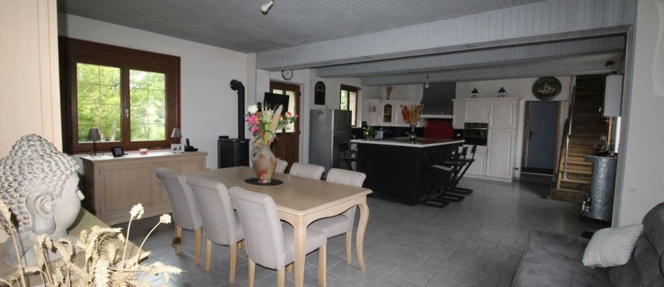 Maison 12 pièces de 259 m² à Bures-en-Bray (76660)
