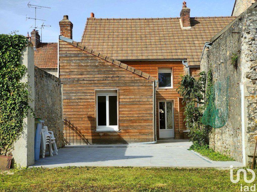 House 6 rooms of 130 m² in Saint-Arnoult-en-Yvelines (78730)