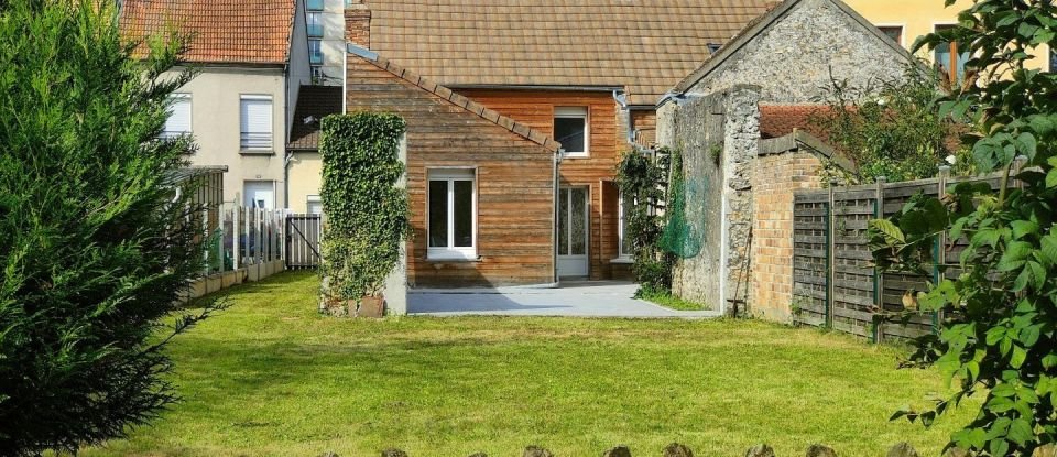 House 6 rooms of 130 m² in Saint-Arnoult-en-Yvelines (78730)