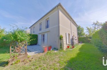 House 5 rooms of 107 m² in Savigny-le-Temple (77176)