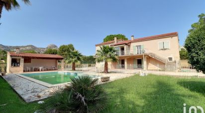 House 6 rooms of 225 m² in Aubagne (13400)