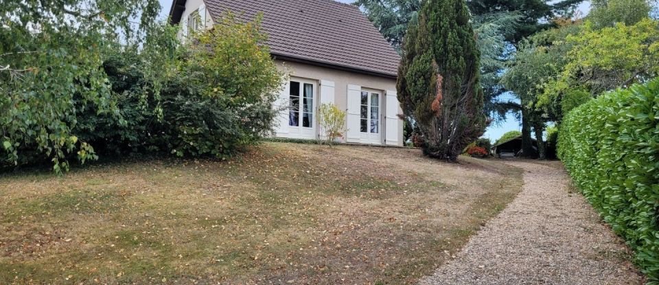 House 6 rooms of 122 m² in Uxeau (71130)