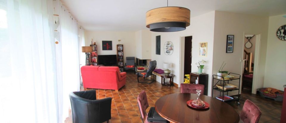 House 6 rooms of 205 m² in Guémené-sur-Scorff (56160)