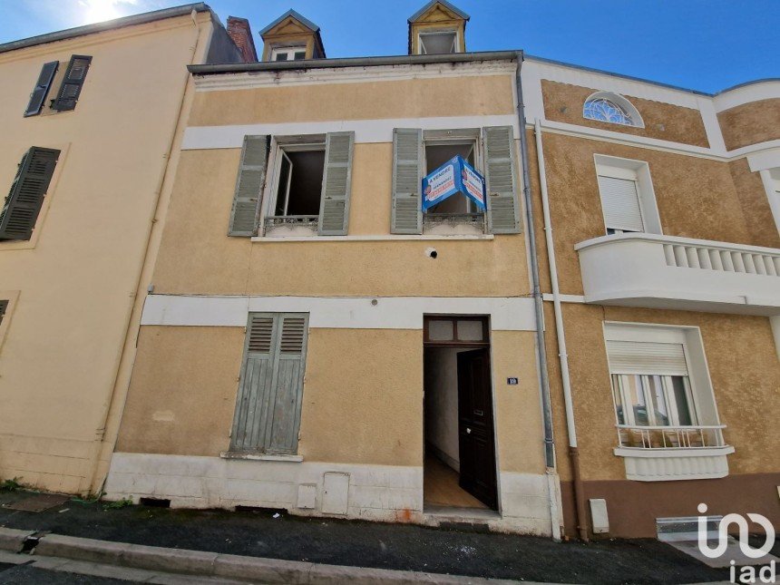 House 7 rooms of 120 m² in Vichy (03200)