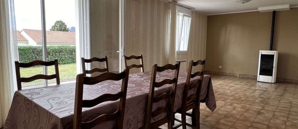 House 4 rooms of 100 m² in Saint-Hilaire-de-Voust (85120)