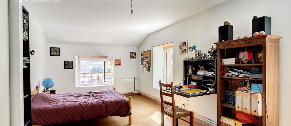 House 6 rooms of 190 m² in Saint-Sauveur-en-Rue (42220)