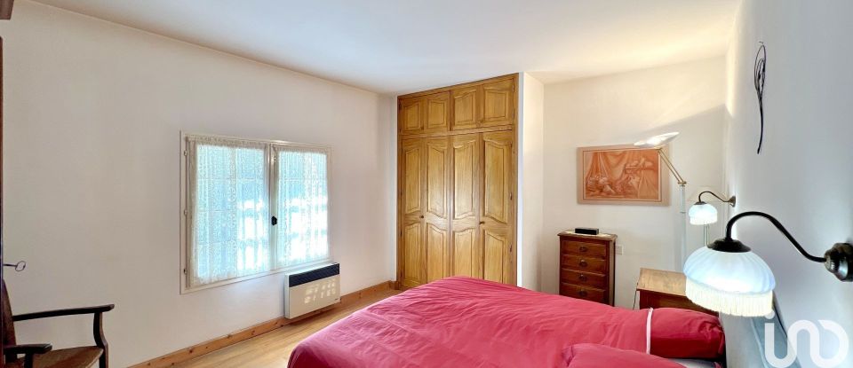 House 8 rooms of 189 m² in Saint-Marcel-d'Ardèche (07700)