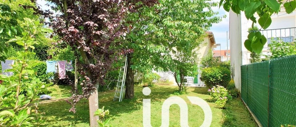 House 4 rooms of 90 m² in Bois-d'Arcy (78390)
