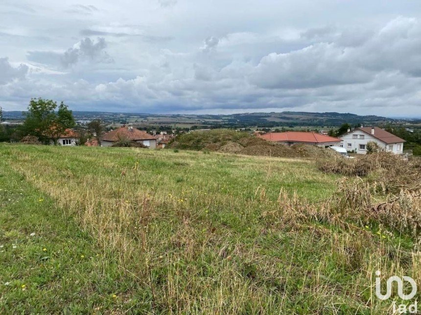Land of 1,556 m² in Combronde (63460)