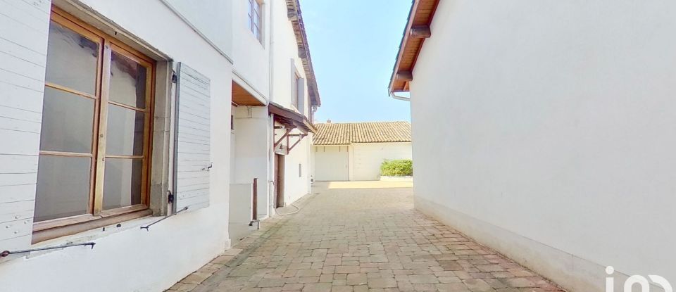 Maison 6 pièces de 260 m² à Montmerle-sur-Saône (01090)