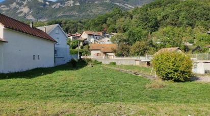 Land of 1,300 m² in Le Gua (38450)