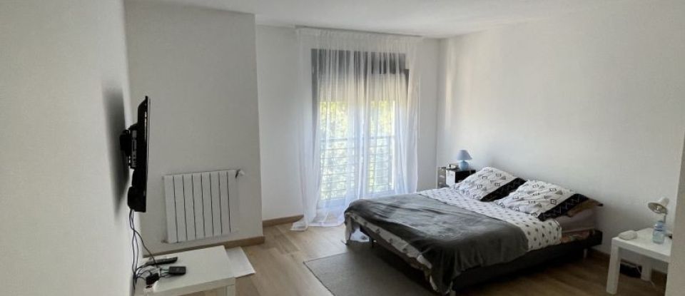 House 7 rooms of 152 m² in Clichy-sous-Bois (93390)