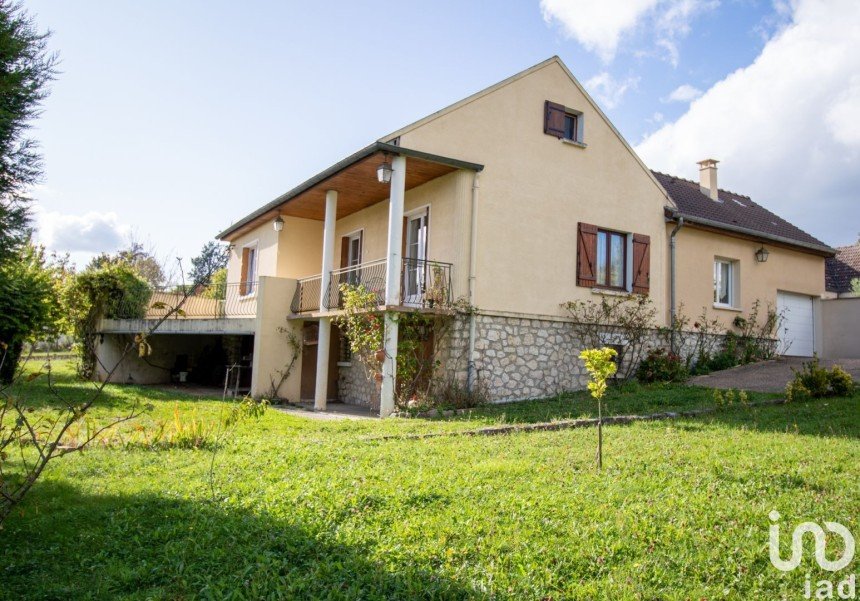 Maison 6 pièces de 130 m² à Montigny-sur-Loing (77690)