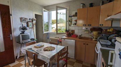 House 5 rooms of 82 m² in Saint-Sauvant (86600)